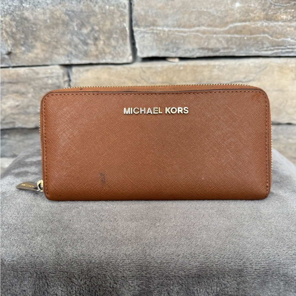 Michael Kors - Jet Set Travel Zip Around Wallet in Acorn